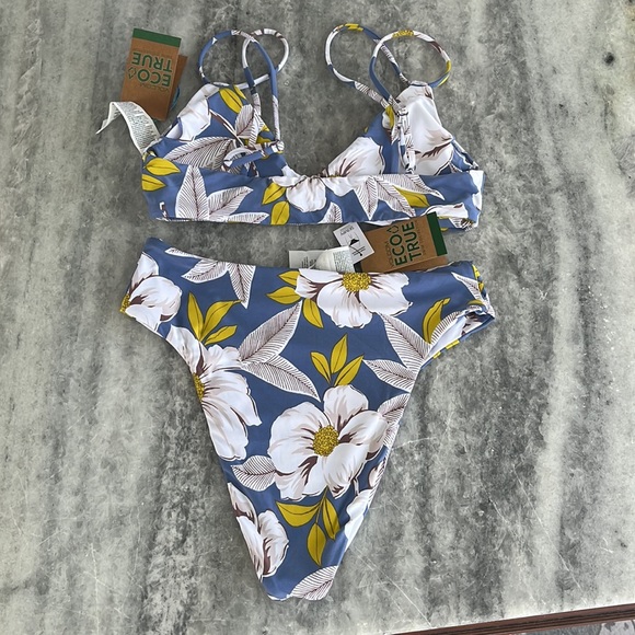 Volcom Bouquet Bikini Set - Picture 5 of 11